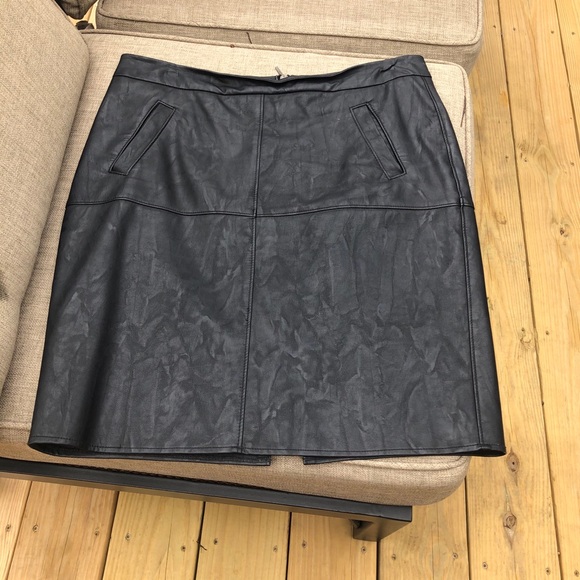 Cabi Fall 13 Fleather skirt - Picture 2 of 3